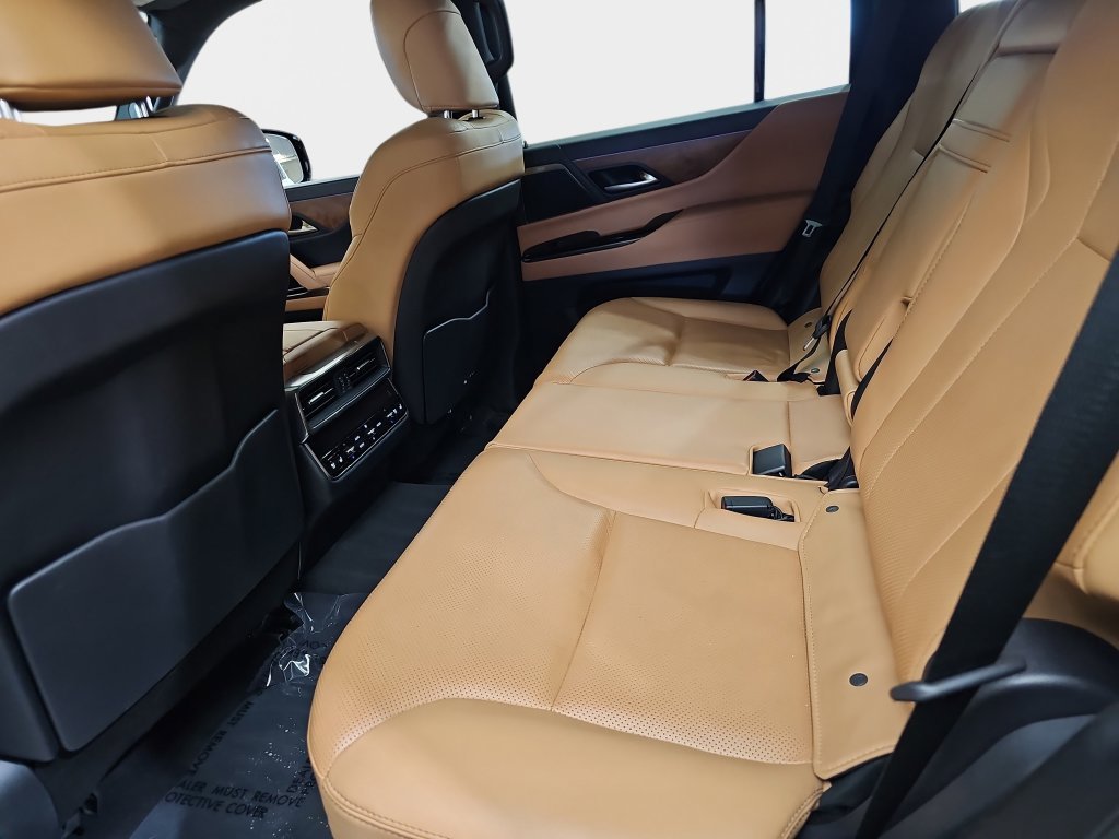 Used 2022 Lexus LX 600 4WD w/ Appearance Package image 17