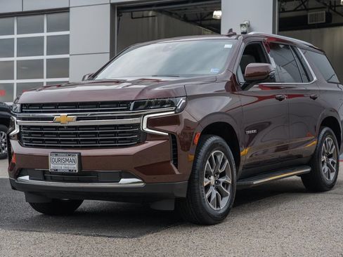 Used 2022 Chevrolet Tahoe LT w/ LT Signature Package AWD/4WD image 3