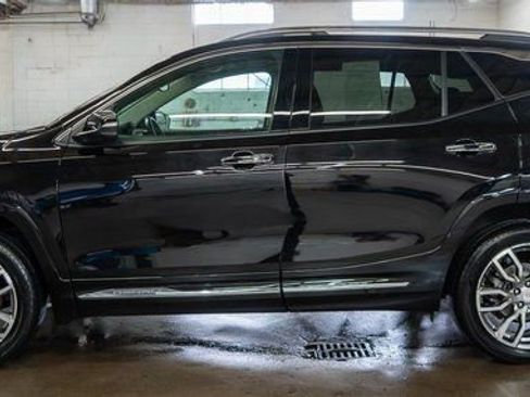 Used 2022 GMC Terrain Denali w/ Denali Premium Package AWD/4WD image 9