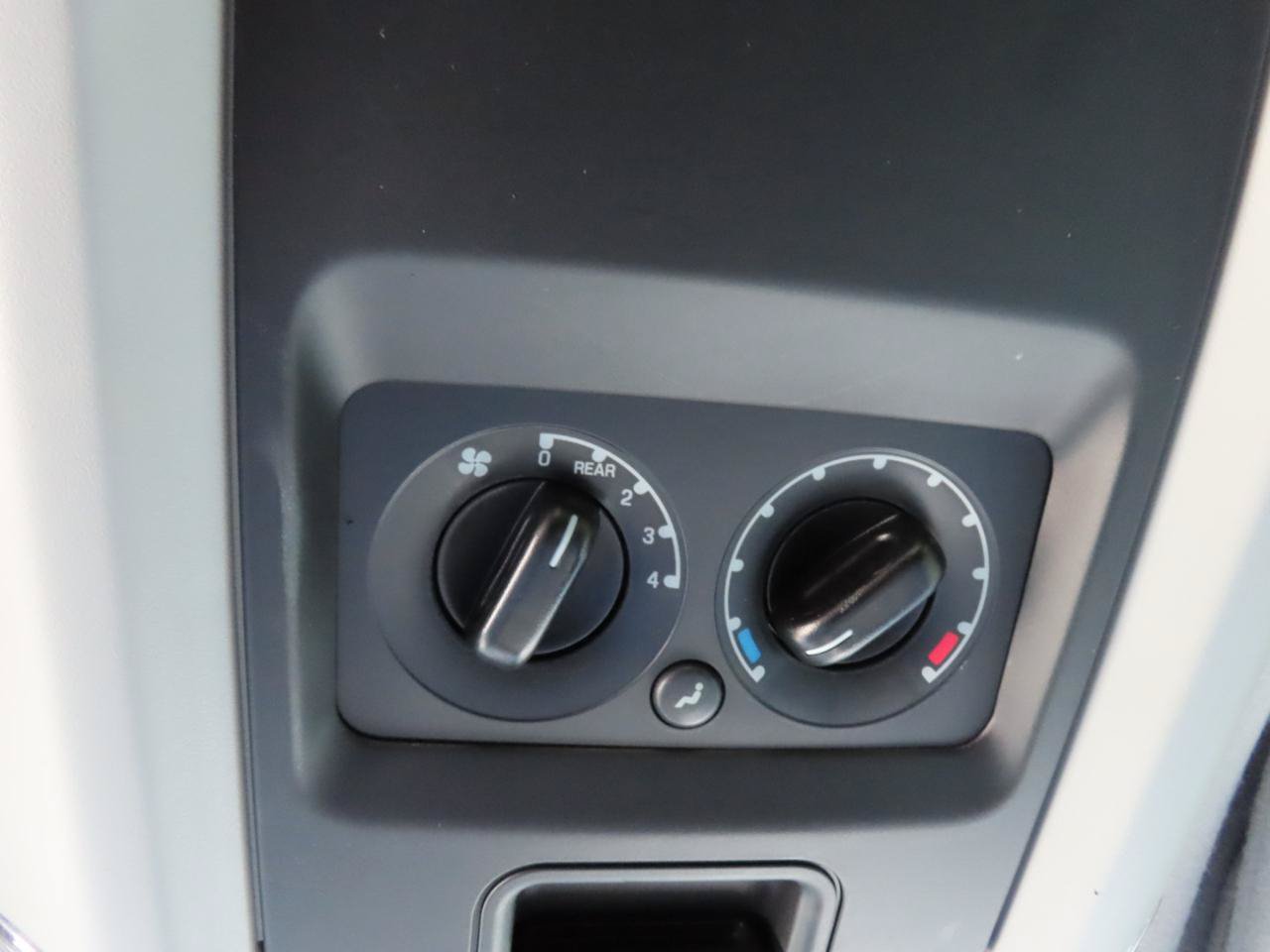 Used 2004 Ford Expedition XLT AWD/4WD image 32