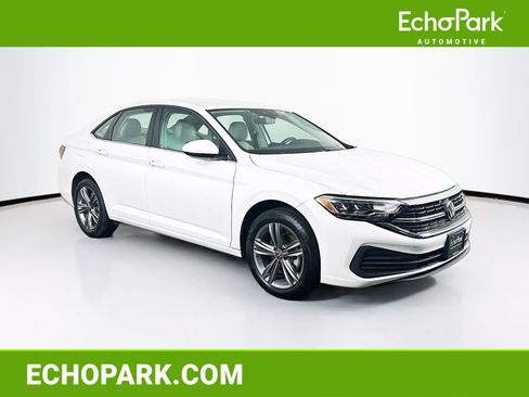 Used 2024 Volkswagen Jetta SE image 1