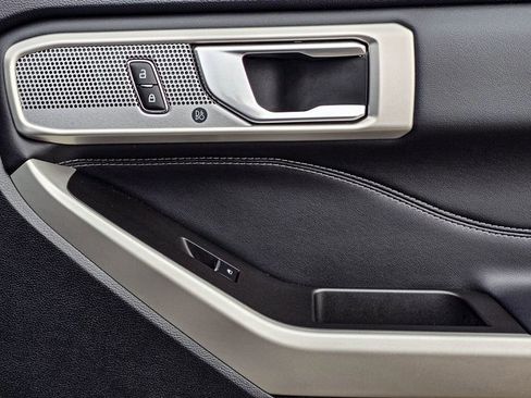 Used 2024 Ford Explorer Limited image 44