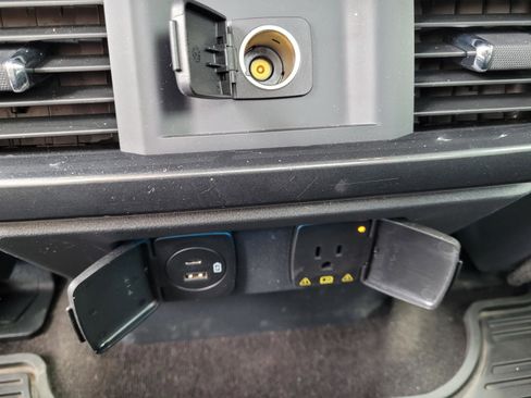 Used 2021 Ford F150 Lariat AWD/4WD image 14