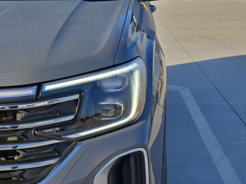 Used 2025 Volkswagen Atlas SE image 10