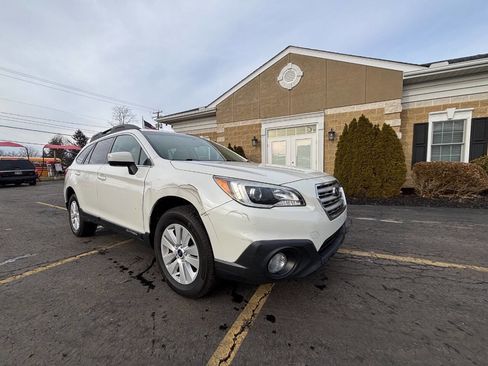 Used 2017 Subaru Outback 2.5i Premium image 8