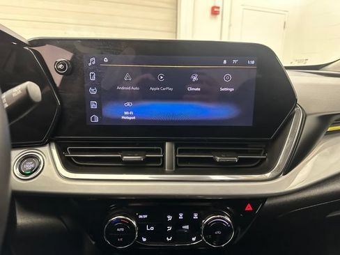 Used 2024 Chevrolet Trax LT w/ Driver Confidence Package FWD image 27