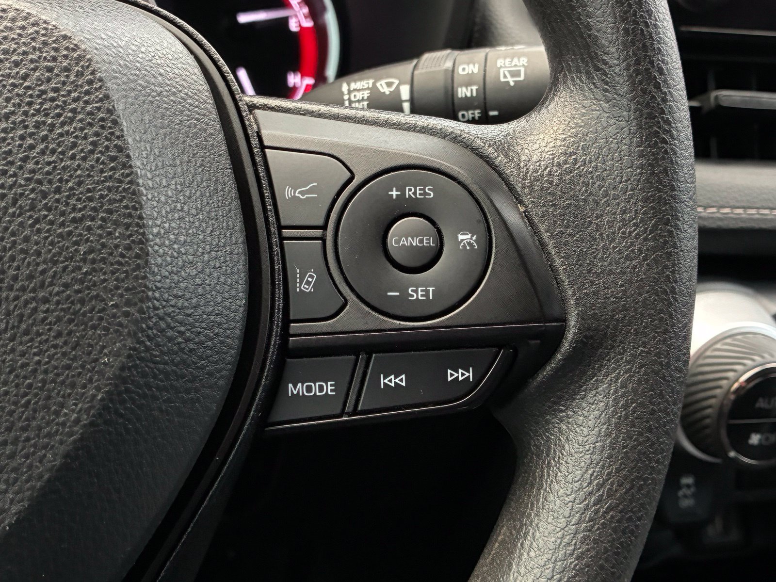 Used 2023 Toyota RAV4 XLE FWD image 23