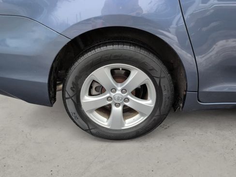 Used 2015 Toyota Sienna LE image 9