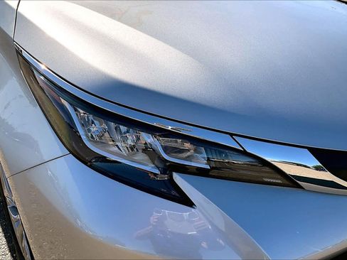 Used 2021 Toyota Sienna XLE FWD image 27