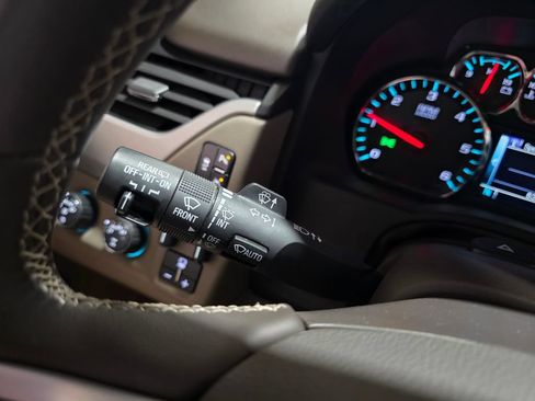Used 2018 GMC Yukon SLT w/ Premium Edition AWD/4WD image 29