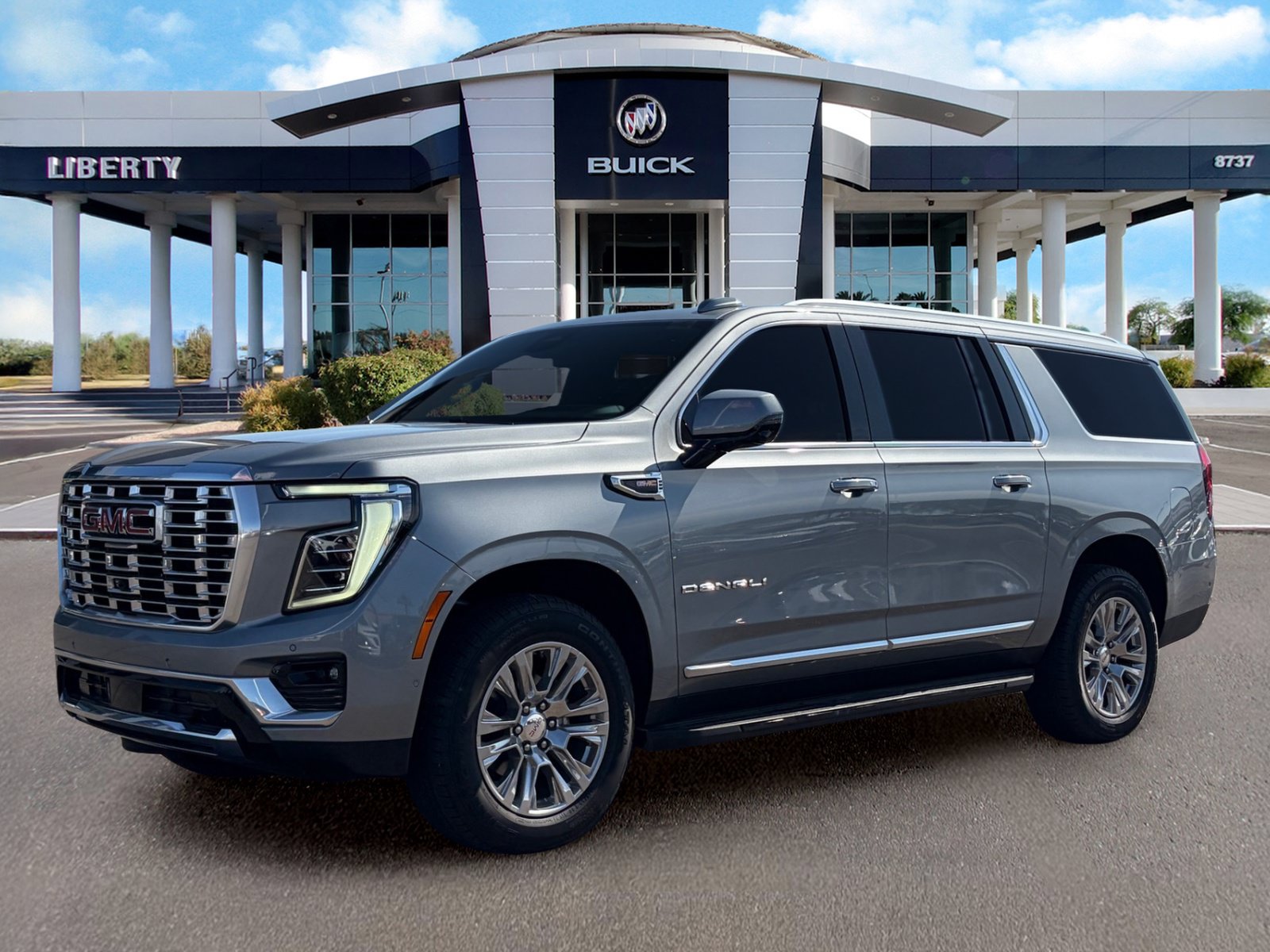 Used 2025 GMC Yukon XL Denali RWD image 8