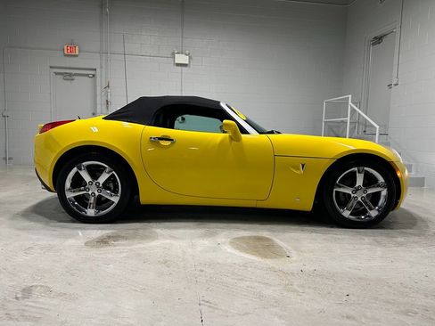 Used 2007 Pontiac Solstice GXP w/ Premium Package image 2