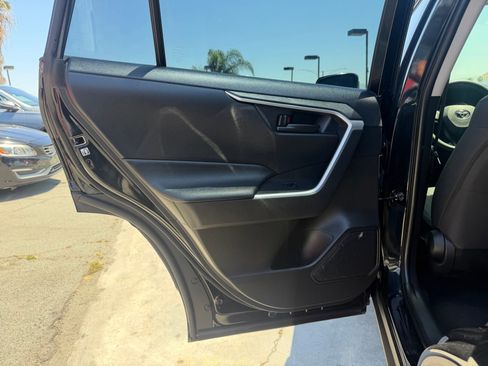 Used 2020 Toyota RAV4 LE AWD/4WD image 20