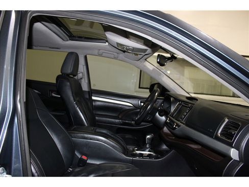 Used 2015 Toyota Highlander XLE image 26