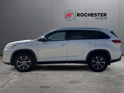 Certified 2019 Toyota Highlander XLE AWD/4WD image 2