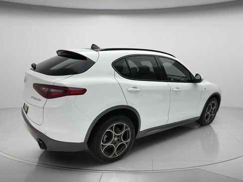 Used 2023 Alfa Romeo Stelvio Ti AWD/4WD image 5