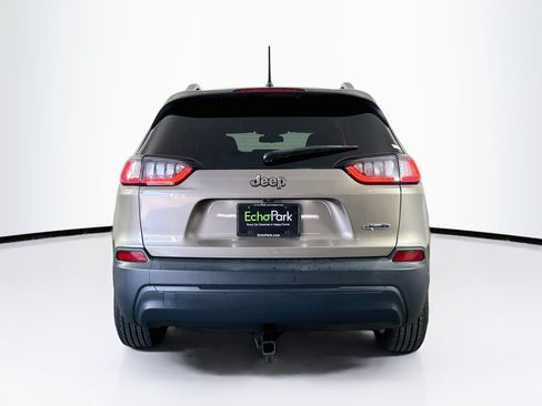 Used 2019 Jeep Cherokee Latitude w/ Popular Appearance Group FWD image 7