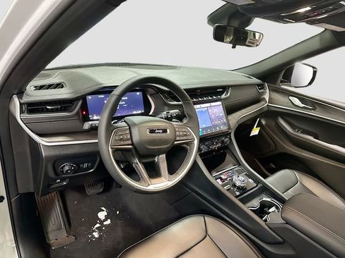 New 2025 Jeep Grand Cherokee Limited image 10