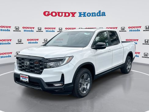 Used 2025 Honda Ridgeline TrailSport image 1