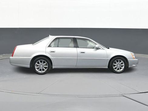 Used 2010 Cadillac DTS Luxury image 17