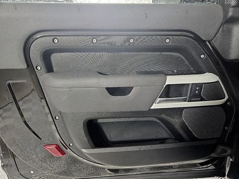 Used 2023 Land Rover Defender 90 SE image 12