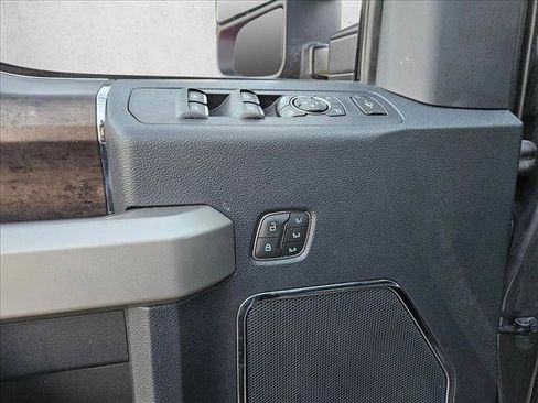 Used 2022 Ford F250 Lariat w/ Lariat Ultimate Package image 9
