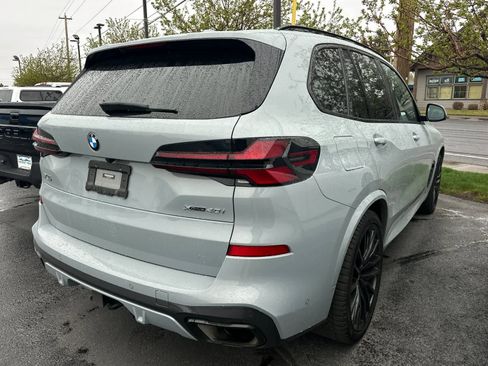 Used 2024 BMW X5 xDrive40i w/ M Sport Package image 3