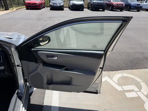 Used 2016 Toyota Camry SE FWD image 16