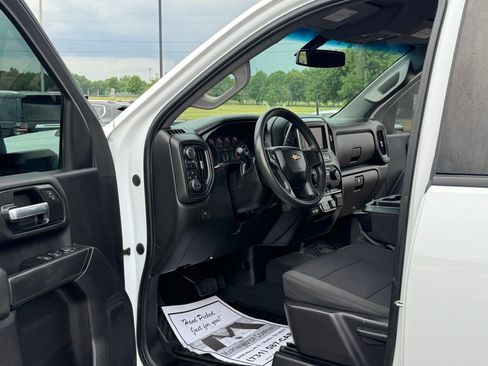 Used 2021 Chevrolet Silverado 2500 Custom w/ Custom Value Package AWD/4WD image 2