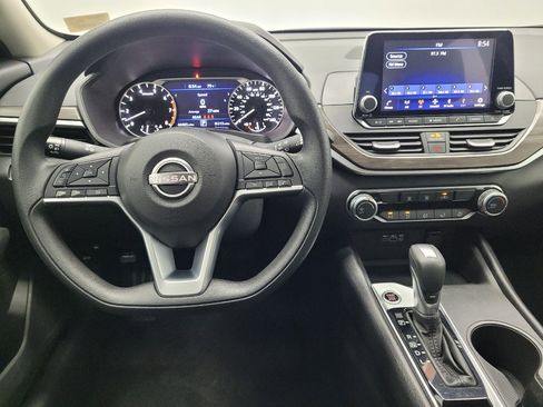 Used 2025 Nissan Altima 2.5 SV FWD image 22