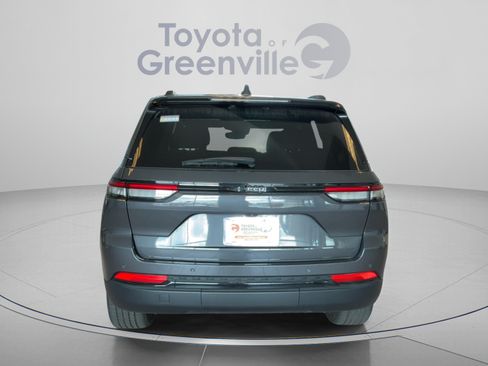 Used 2023 Jeep Grand Cherokee Altitude RWD image 5