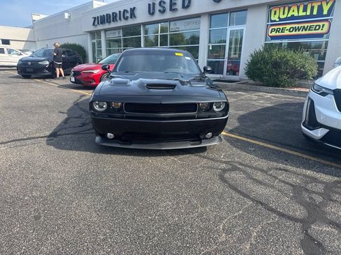 Used 2011 Dodge Challenger SRT8 RWD image 2
