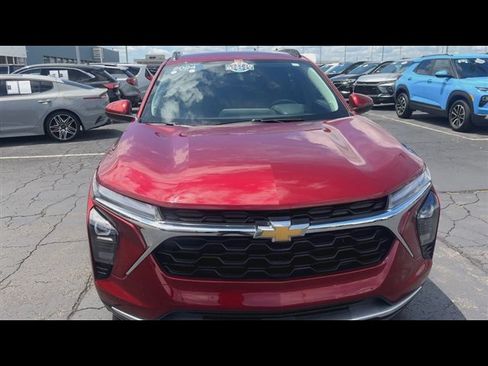 Used 2024 Chevrolet Trax LT w/ Driver Confidence Package FWD image 3