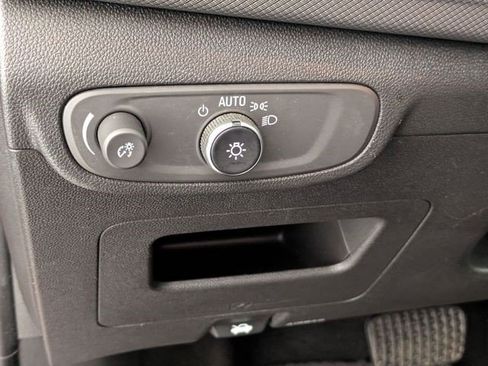 Used 2025 Chevrolet TrailBlazer LT AWD/4WD image 9