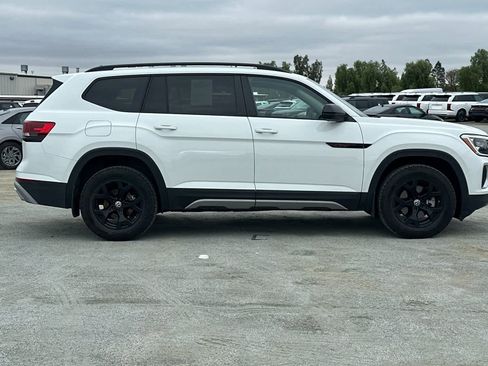 Used 2025 Volkswagen Atlas Peak Edition SE image 9