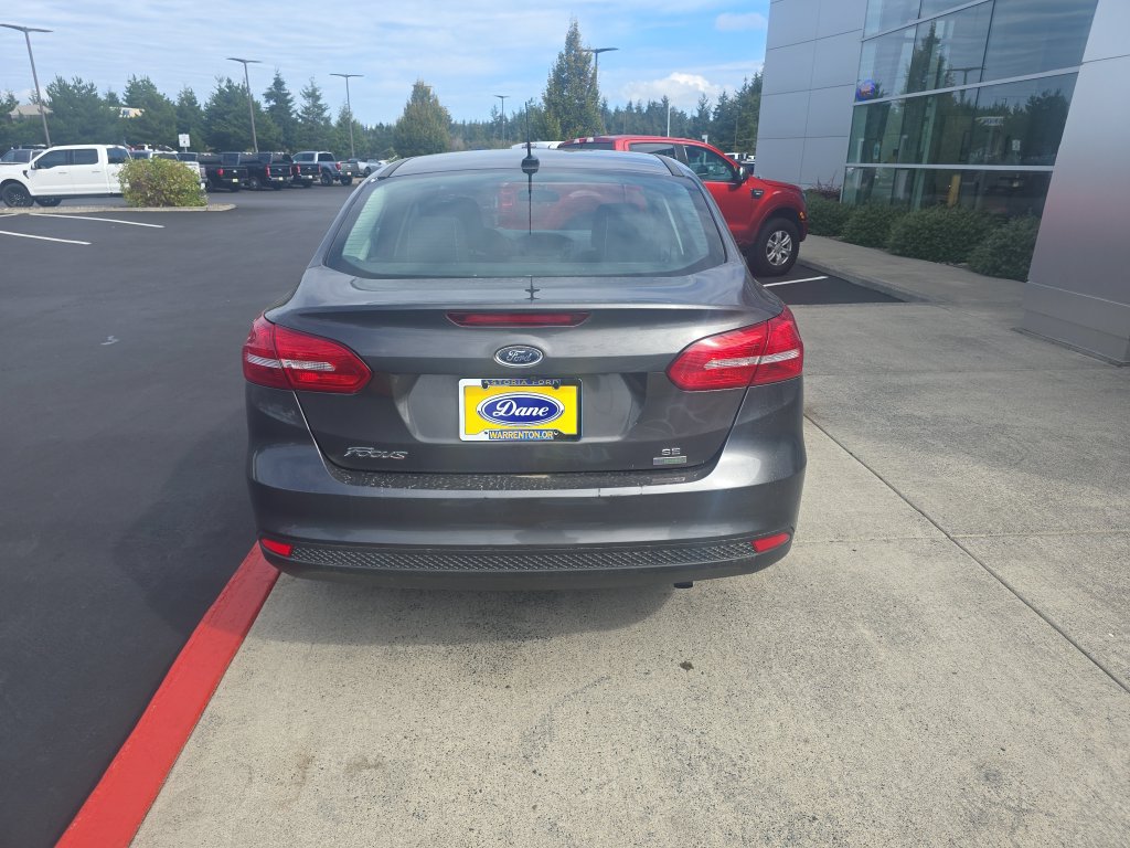 Used 2018 Ford Focus SE FWD image 3