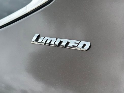 Used 2024 Toyota Tundra Limited AWD/4WD image 15