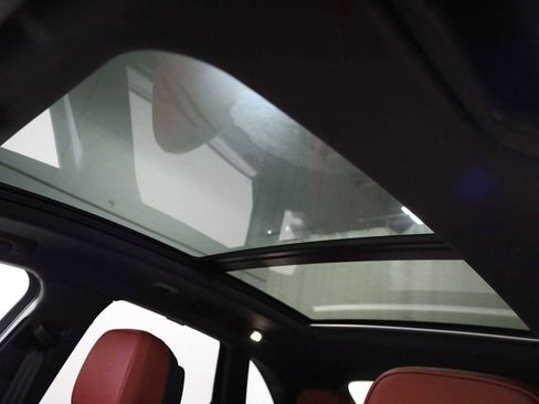 Certified 2025 Porsche Macan image 20