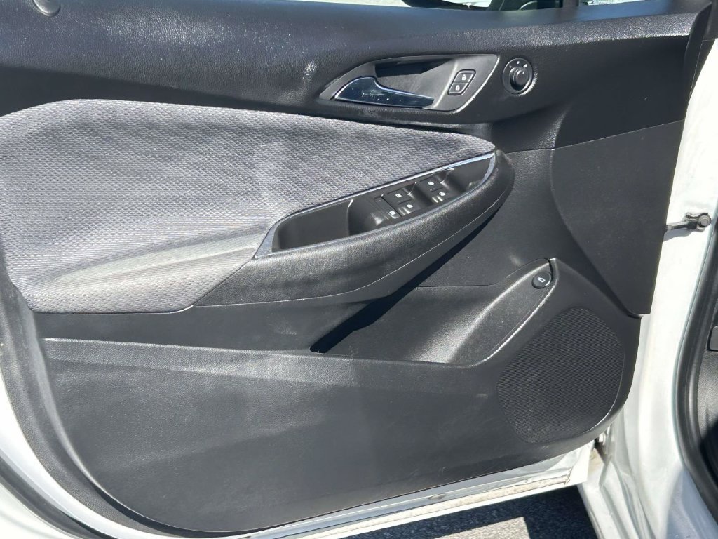 Used 2018 Chevrolet Cruze LS FWD image 19