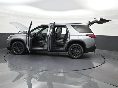 Used 2023 Chevrolet Traverse RS FWD image 36