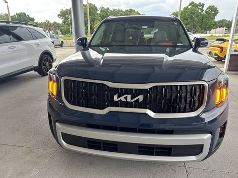 Certified 2024 Kia Telluride EX w/ EX Captain's Chair Package FWD image 2