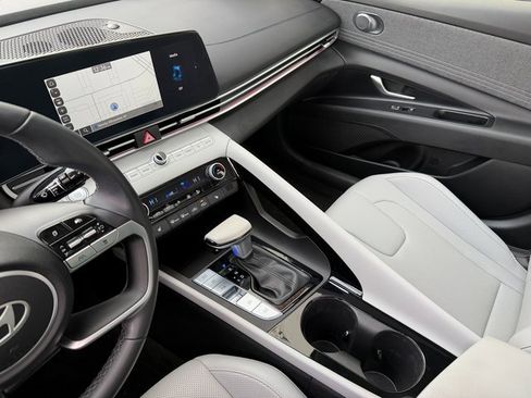Certified 2024 Hyundai Elantra Limited image 26