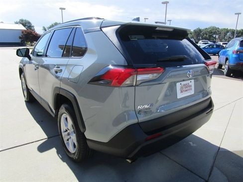 Used 2021 Toyota RAV4 XLE w/ Convenience Package AWD/4WD image 7
