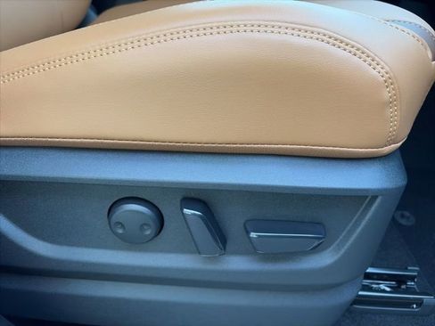 New 2026 Nissan Armada SL w/ Captain's Chari Seat Package image 22