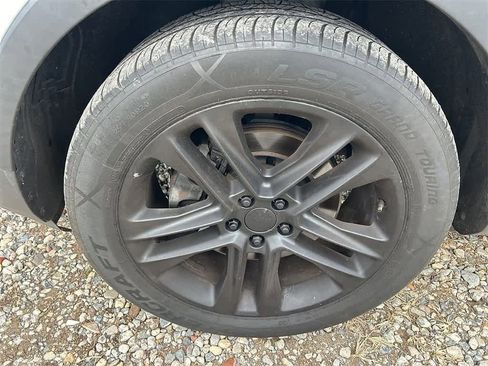 Used 2016 Ford Explorer XLT w/ Equipment Group 202A image 8