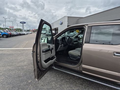 Used 2019 Ford F150 XLT w/ Equipment Group 302A Luxury AWD/4WD image 11