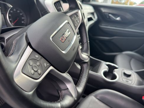 Used 2024 GMC Terrain SLT image 12