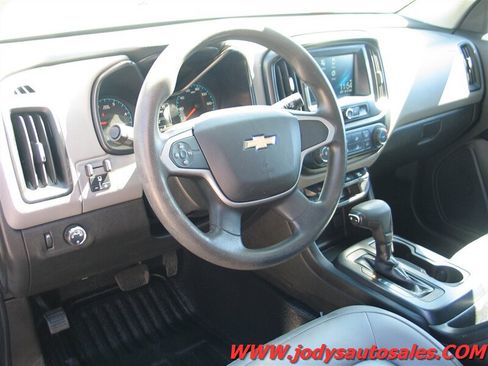 Used 2017 Chevrolet Colorado W/T w/ WT Convenience Package RWD image 2