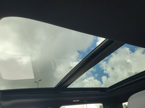 Used 2024 Ford F150 Lightning Lariat image 12