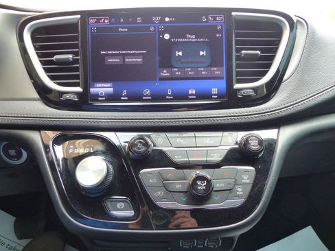 Used 2025 Chrysler Pacifica Select FWD image 43